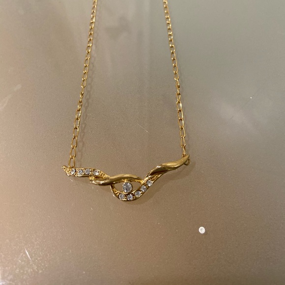 Gold pleated Necklace - Picture 3 of 3